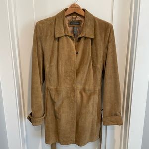 Banana Republic Vintage Suede Coat 
XL
Color Camel 
Snap closure with tie belt